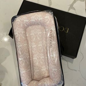 DockATot Deluxe+ in Brer Rabbit print